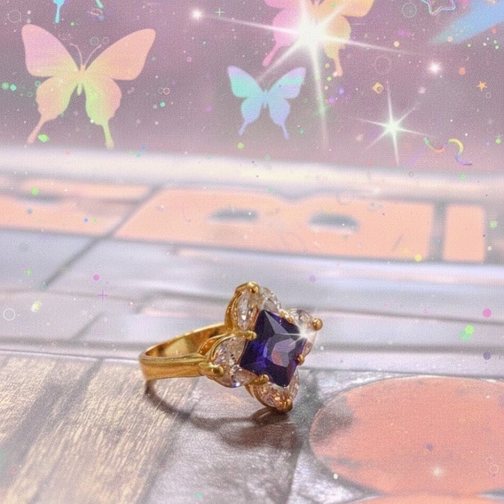 Vintage Y2K Quatrefoil Cocktail Ring • 14K Gold Overlay • 6.6g • Swarovski • 10 - Picture 4 of 8